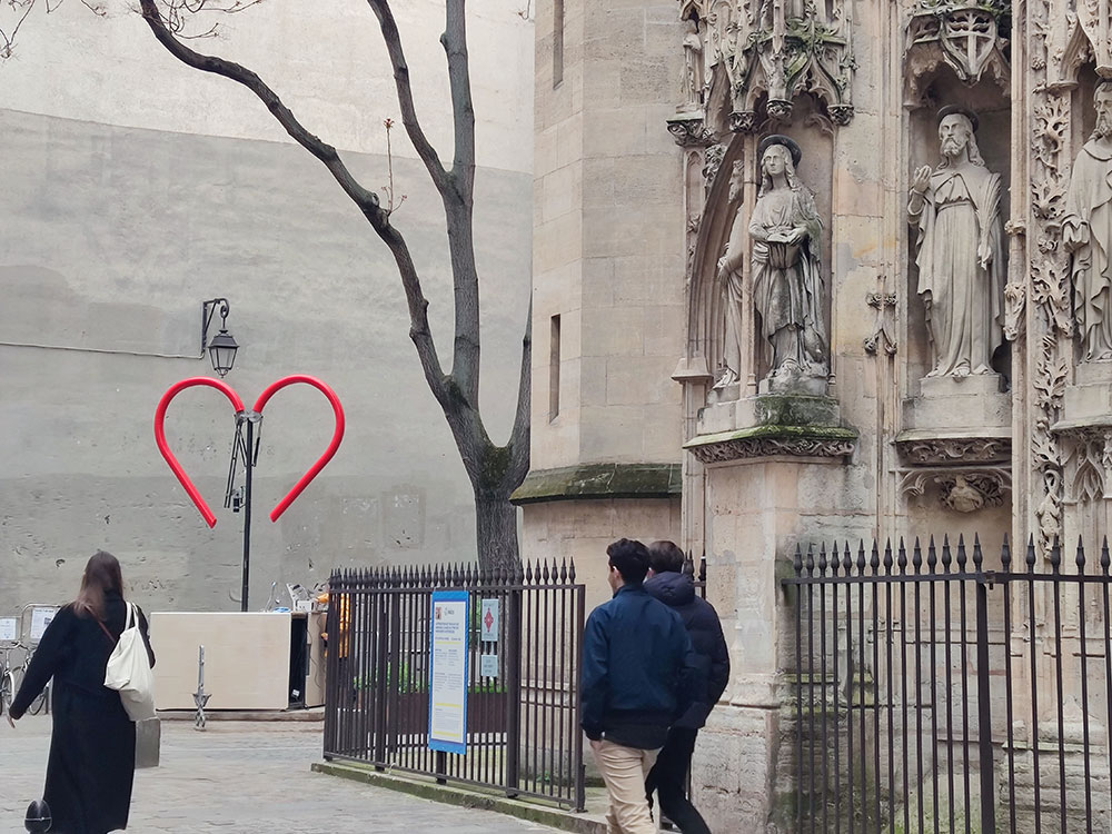 Noutayel. L'envol d'un cœur, installation dans l'espace public, Paris